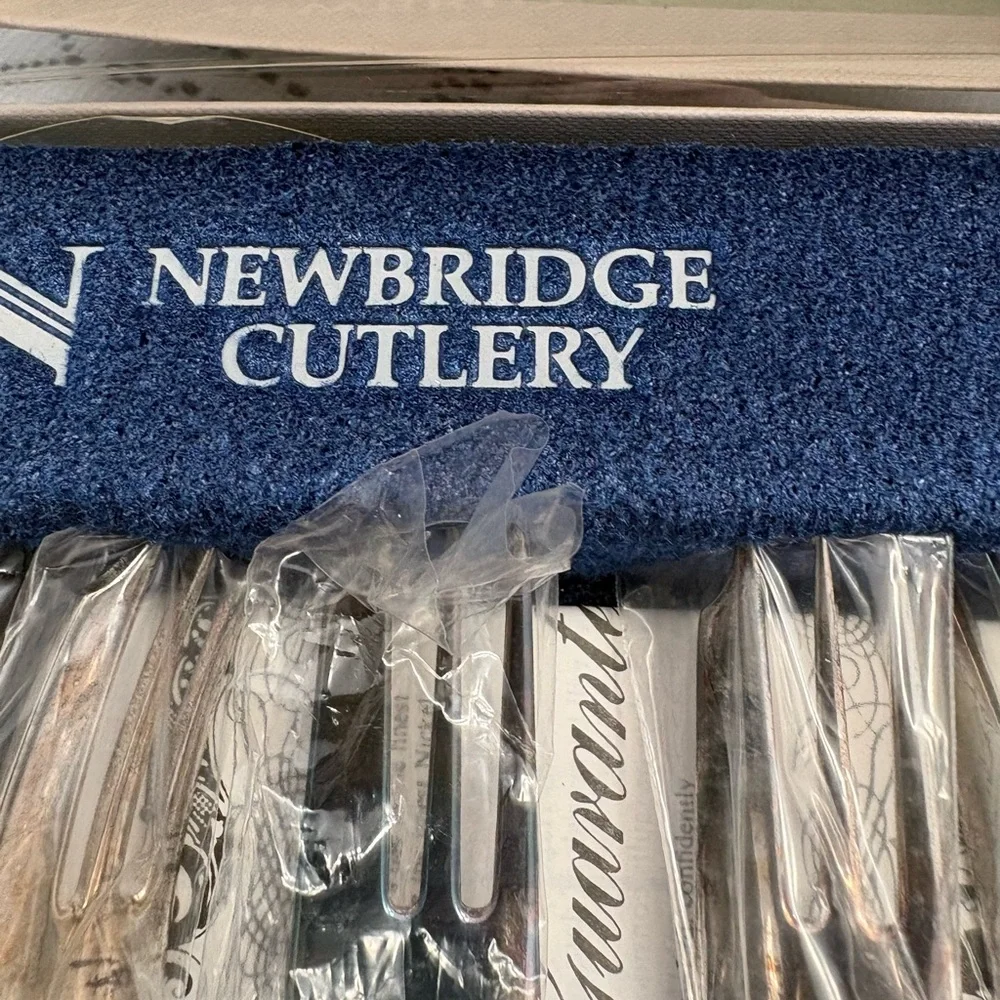 Newbridge Cutlery Box pastry forks - Picture 2 of 4